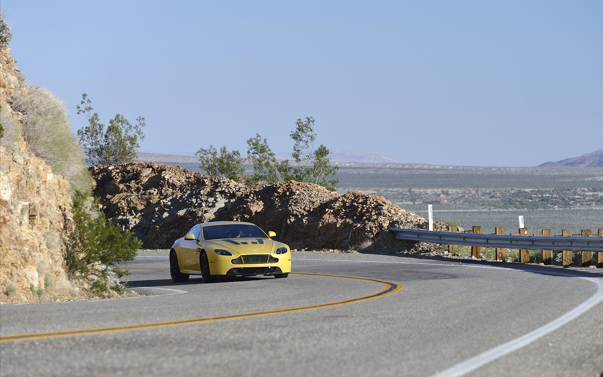 Aston Martin V12 Vantage S 2014